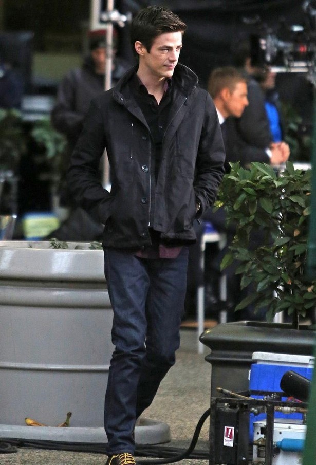 grant-gustin-begins-filming-the-flash-01