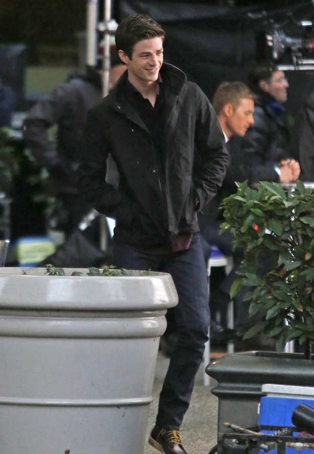 grant-gustin-begins-filming-the-flash-05